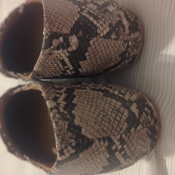 Baretraps Snake Print Flat Loafers - Picture 4 of 9